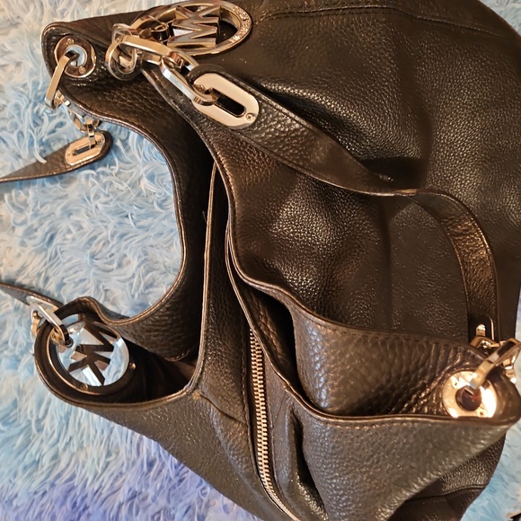 Micheal Kors satchel black all leather gold emblem accent.  It's roomy and nice. - Picture 3 of 8